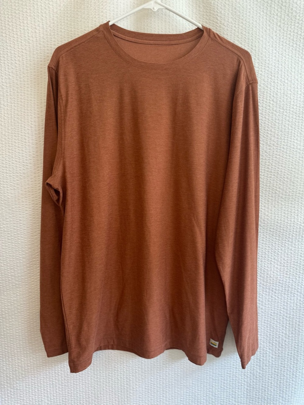 Vuori Men's Long Sleeve Strato Tech Tee Hazel Heather Rust Orange Size: XL